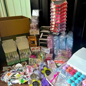 SOLD!!! Lipgloss/Eyelash Bundle